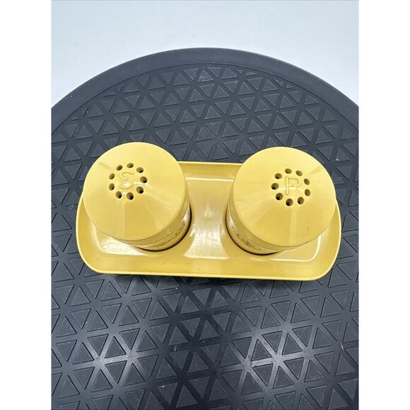 Vintage Eagle Brand Mid Century Yellow Retro Salt & Pepper Plastic Shakers NEW - Picture 5 of 8